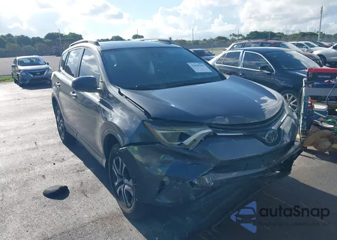 2017 Toyota Rav4 Le z USA, uszkodzony, nr VIN JTMZFREV8HJ105177